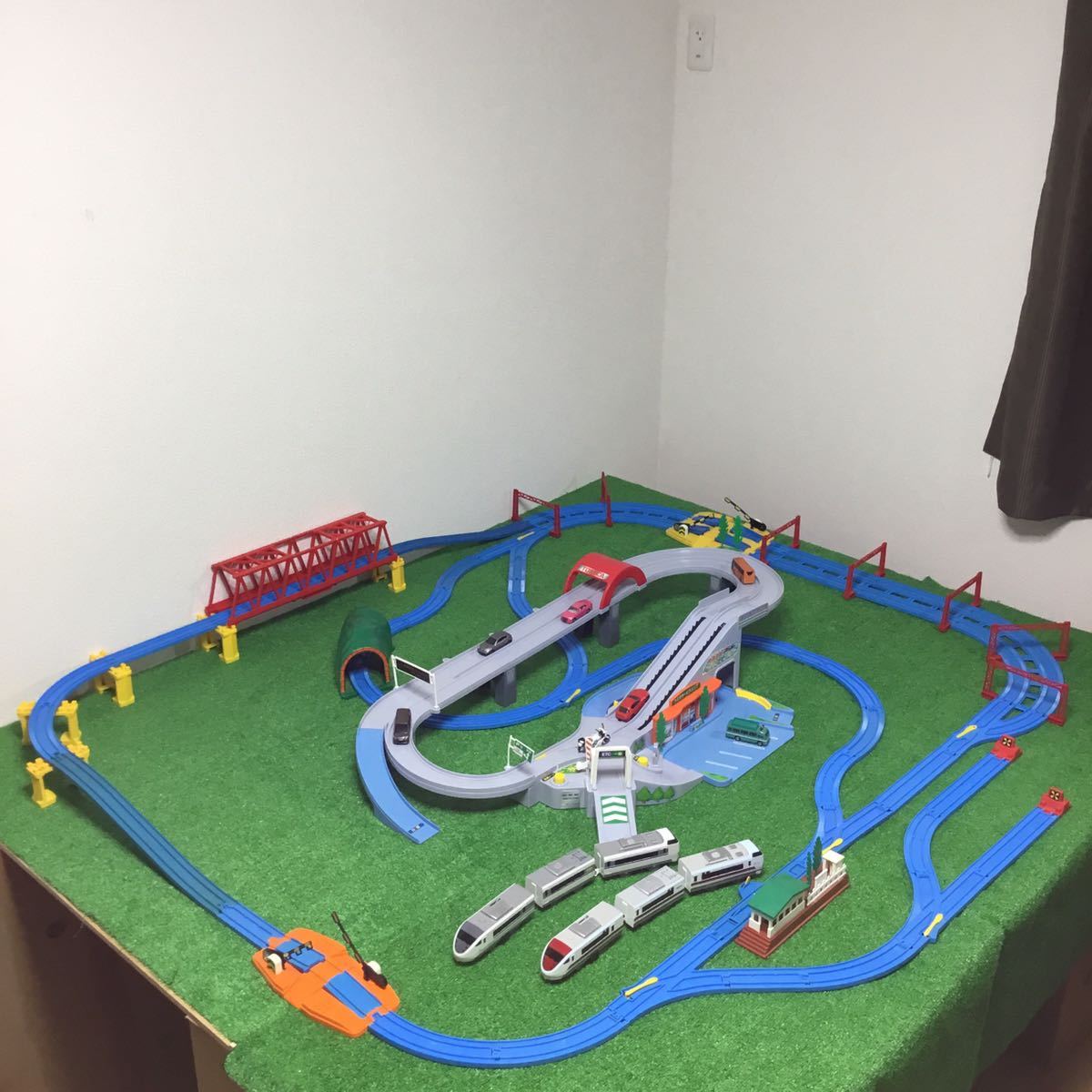 大量 プラレール トミカ高速道路にぎやかドライブ スノーラビット サンダーバード トミカ7台 橋脚 レール等セット 車輪ゴム新品交換済 の落札情報詳細 ヤフオク落札価格情報 オークフリー スマートフォン版