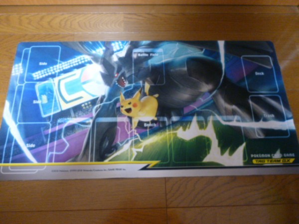 ラバープレイマット　ピカチュウ＆ゼクロム TAG TEAM GX　ポケモンカード サプライ】ピカチュウ&ゼクロム TAG TEAM GX ラバープレイマット