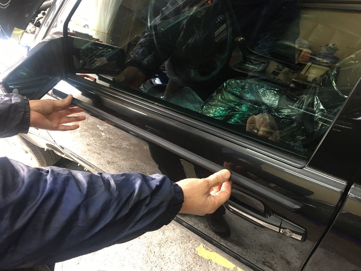 新品】W124 フロントドア シーリングレール 1247250165 社外品