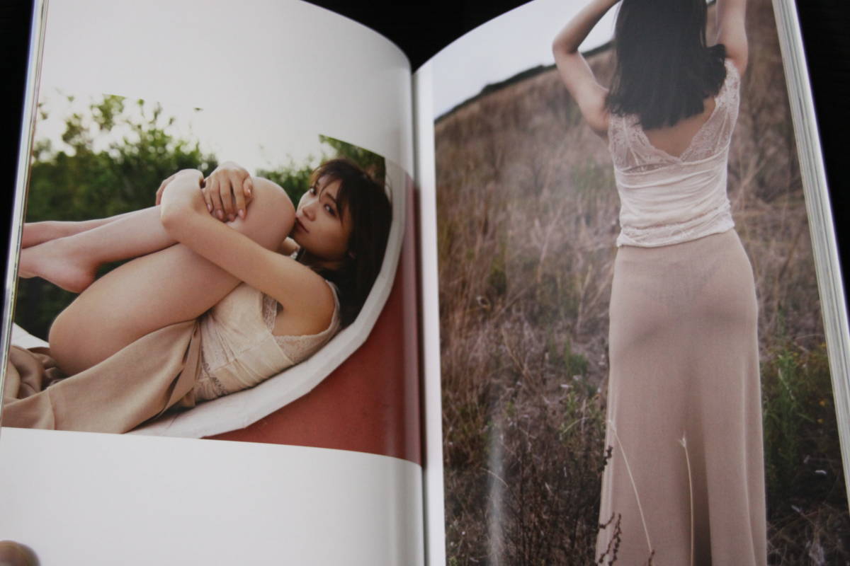 しあわせにしたい 帯付 秋元真夏セカンド写真集 乃木坂46 ビキニ水着 下着ランジェリー ｔバックお尻くい込み ガーターベルト の落札情報詳細 ヤフオク落札価格情報 オークフリー スマートフォン版