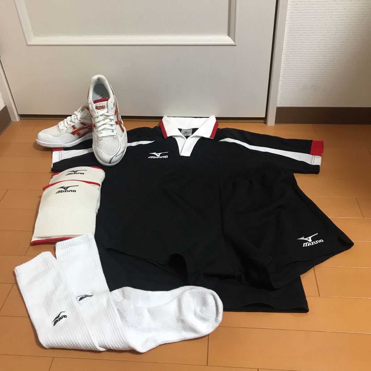 レア商品 ミズノ 神戸親和女子大学バレーボール部 ユニフォーム一式セット バレーシューズ ローテジャパン24 5cm の落札情報詳細 ヤフオク落札価格情報 オークフリー スマートフォン版