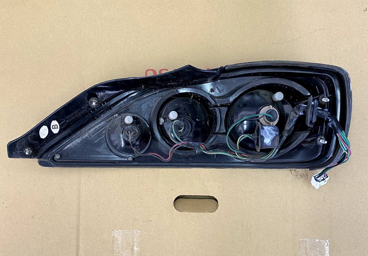 中古】日産シルビア(S15）専用 テールランプ(品番 ：SONAR SK3711