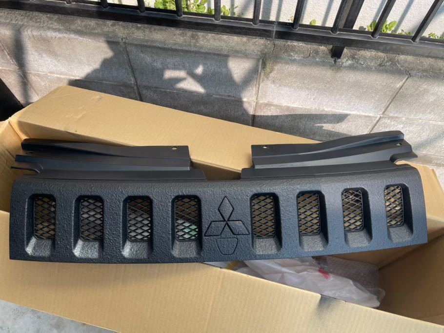 三菱デリカD5 MC前フロントグリルチッピング塗装