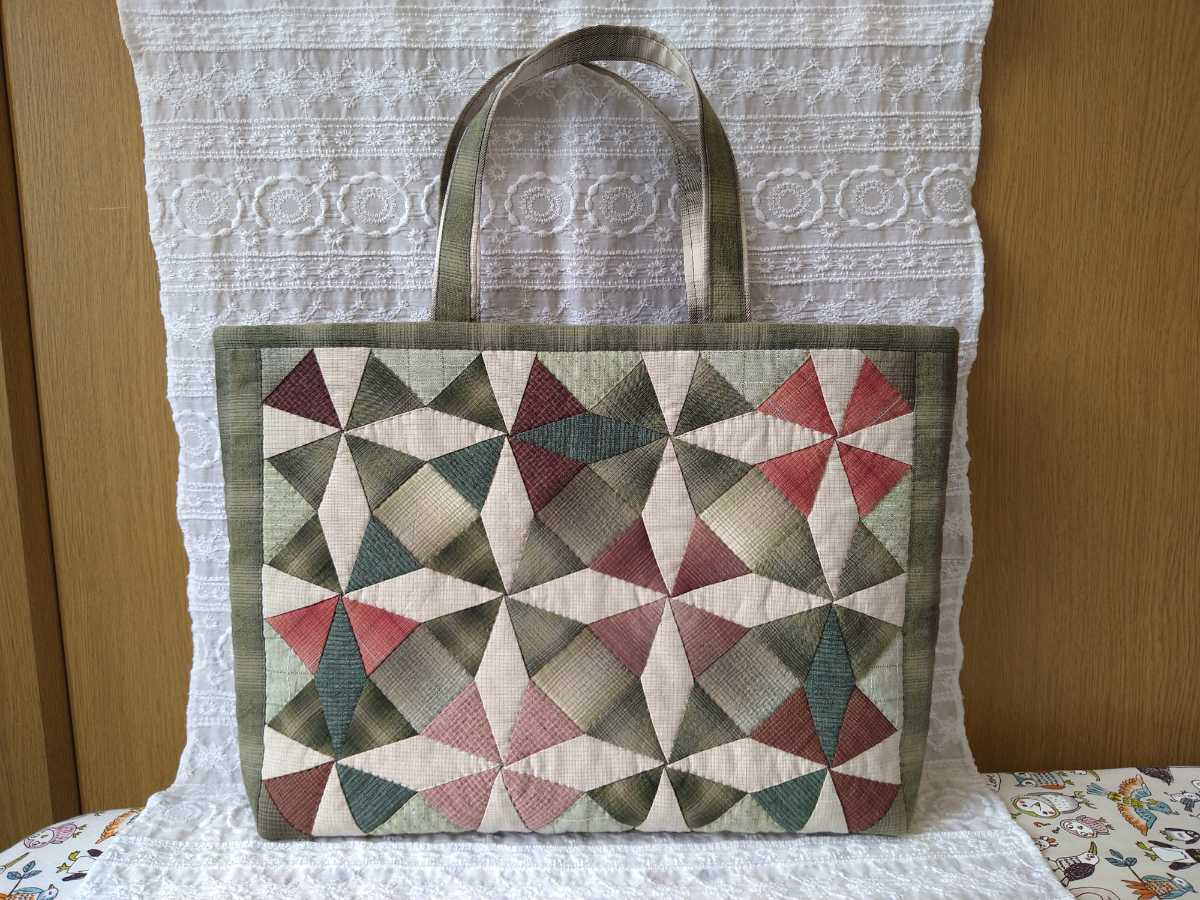 ✿リバティ✕パッチワーク✿　ご注文品　カテドラルウィンドウのバック（L／2個） ✿リバティ✕パッチワーク✿ ご注文品 カテドラルウィンドウのバック