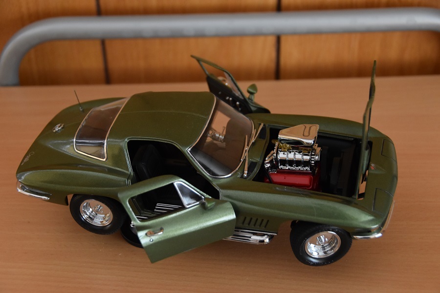 やや傷や汚れあり】即決 箱なし現状 1/18 シボレーコルベット