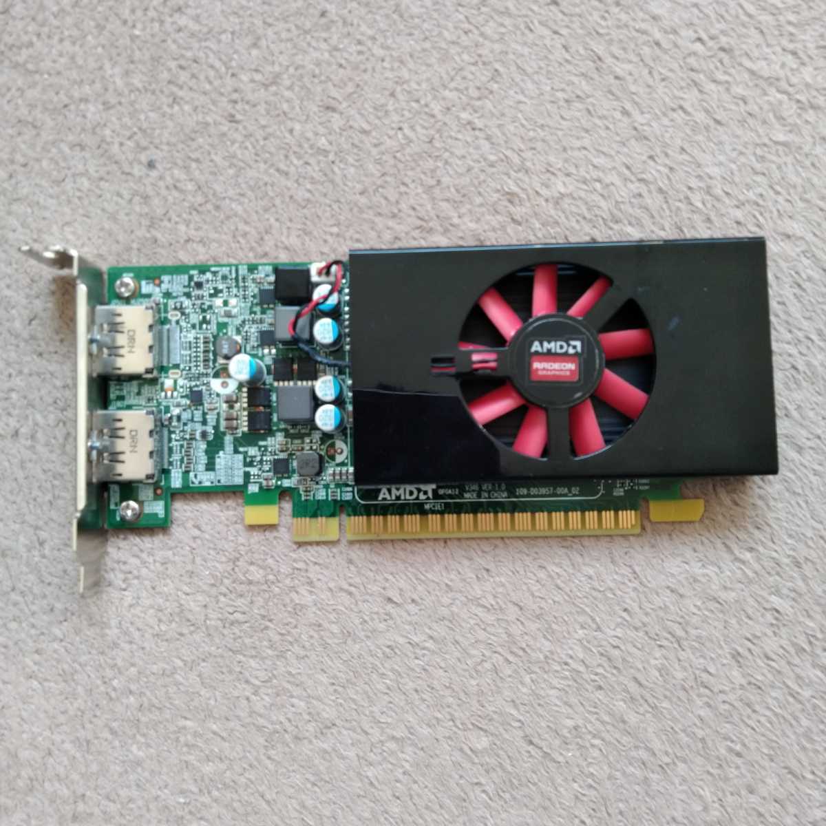 【やや傷や汚れあり】動作確認済み ロープロファイル Radeon R7 450 4GB ( R9 M360 ) VRAM ワーステ ...