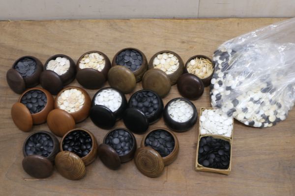 珍品 碁石型の石 18kg 天然石 囲碁好きの方の収集品 オブジェ 珍品 碁石型の石 18kg 天然石 囲碁好きの方の収集品 オブジェ