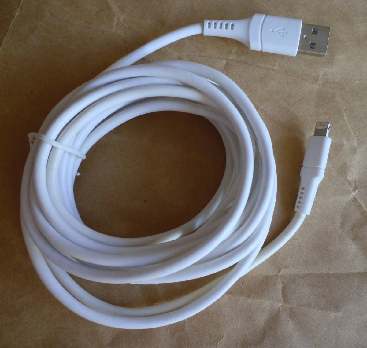 【傷や汚れあり】ライトニングケーブル 3m ロングタイプ 白 ホワイト Lightning ケーブル スマホ充電 アップル iPad