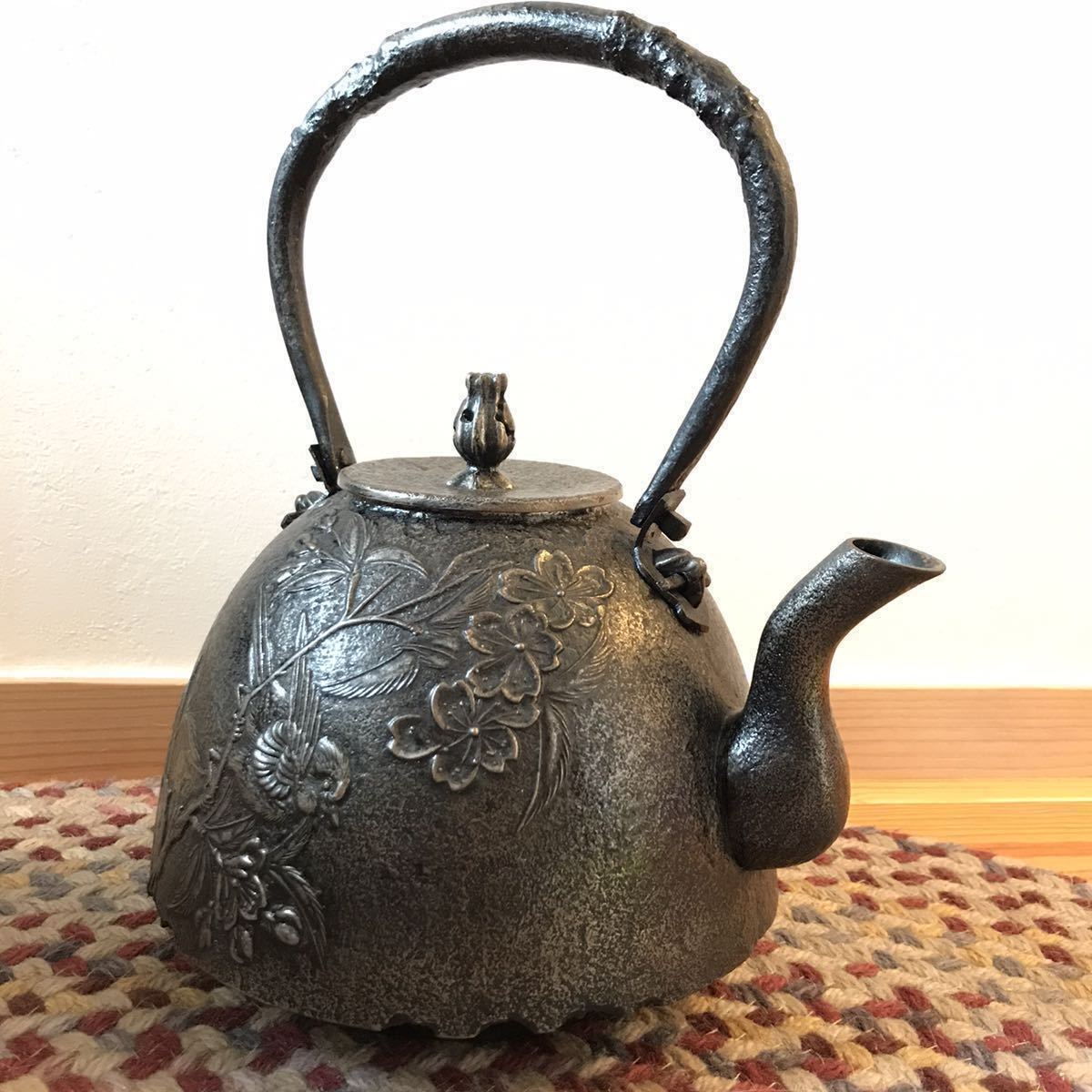 【未使用品】南部鉄器　花模様　鉄瓶 美品】南部鉄器 鉄瓶 花柄 M109999385買う