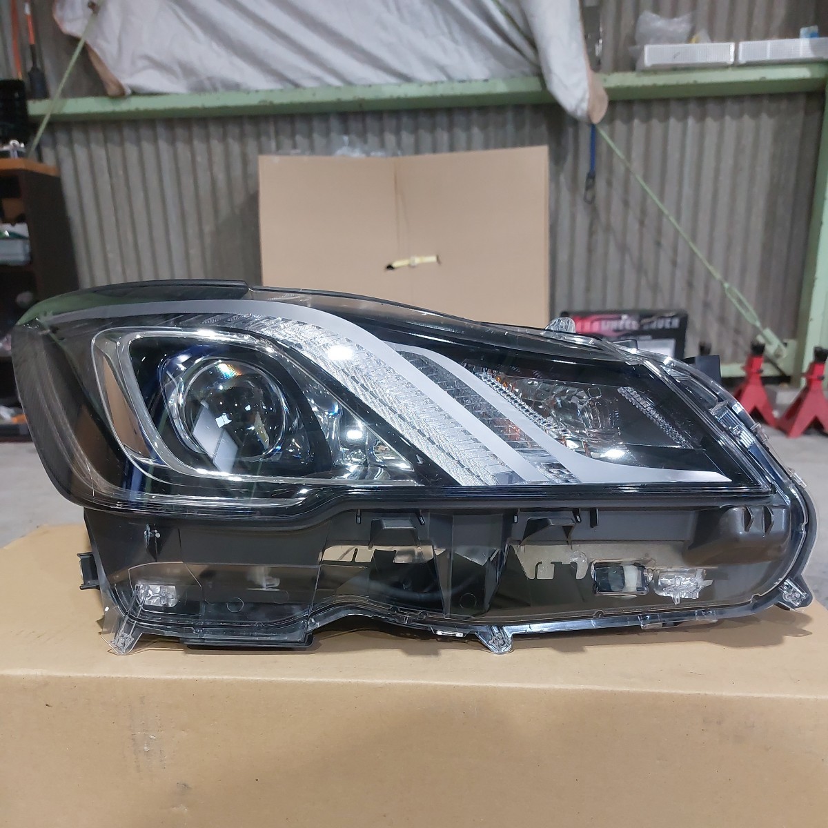トヨタ クラウンアスリート ヘッドランプ 左右 (A411ywswY)
