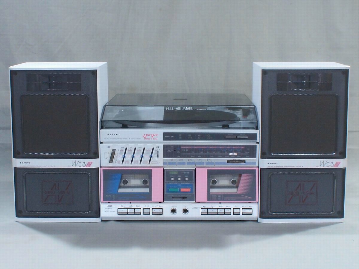 レトロ風レコードプレーヤーCD付きコンポ 飾って目を引きます。 【公式