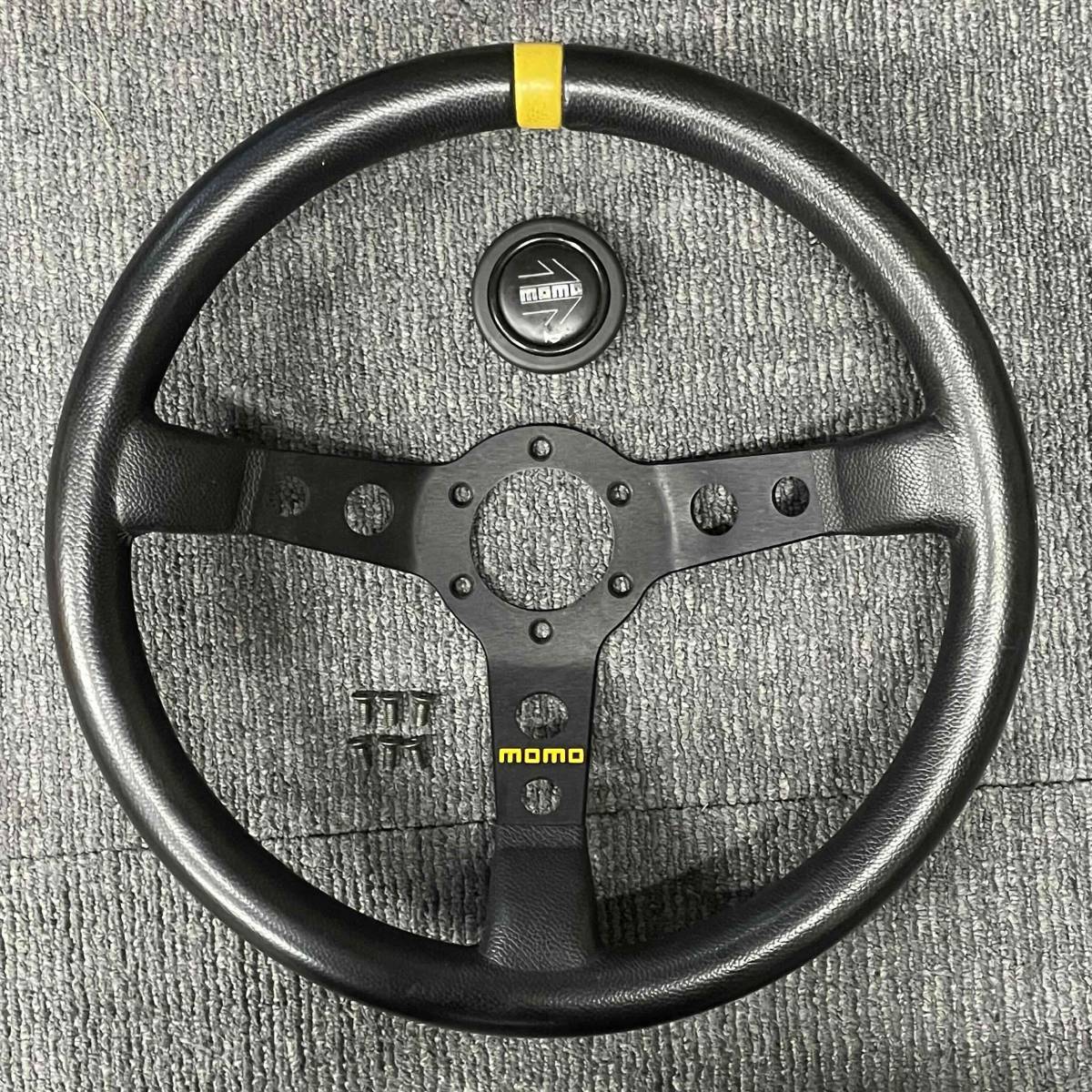 momo ステアリング モデル07ブラックレザー M-41 350mm  ボス Amazon | MOMO モモ ステアリング M-40 モデル07 ブラック