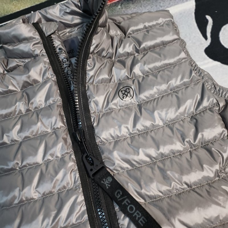 新品ジーフォアG/FOREゴルフメンズダウンベスト　フード付き Amazon | ジーフォア ゴルフ GFORE Mサイズ メンズ ダウンベスト