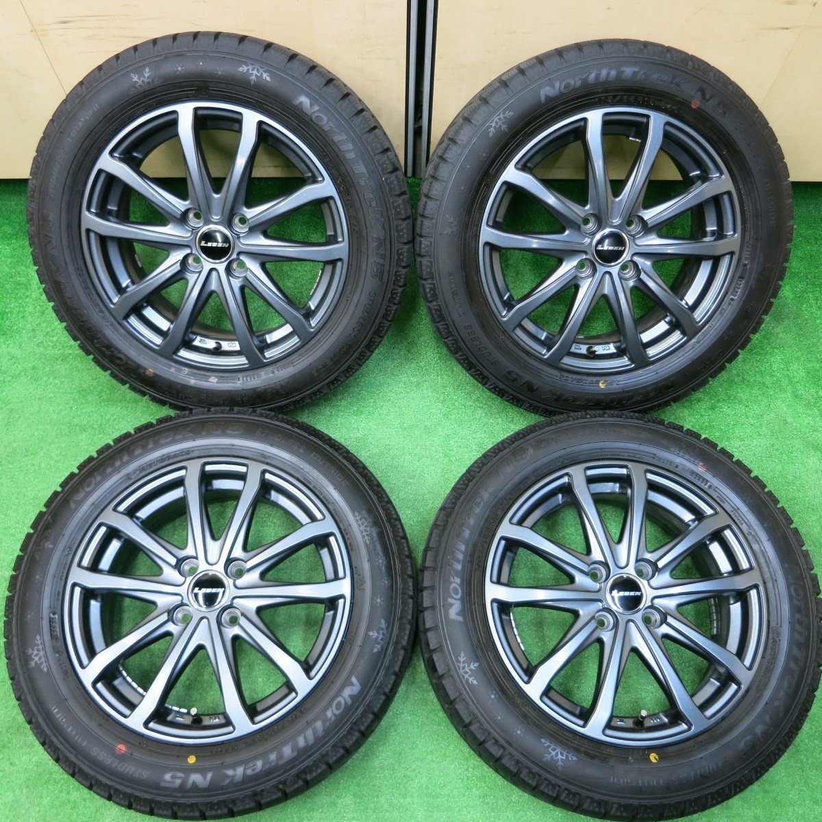 TOYO スタッドレス 21年製175/65R 15インチ アクア　フィット