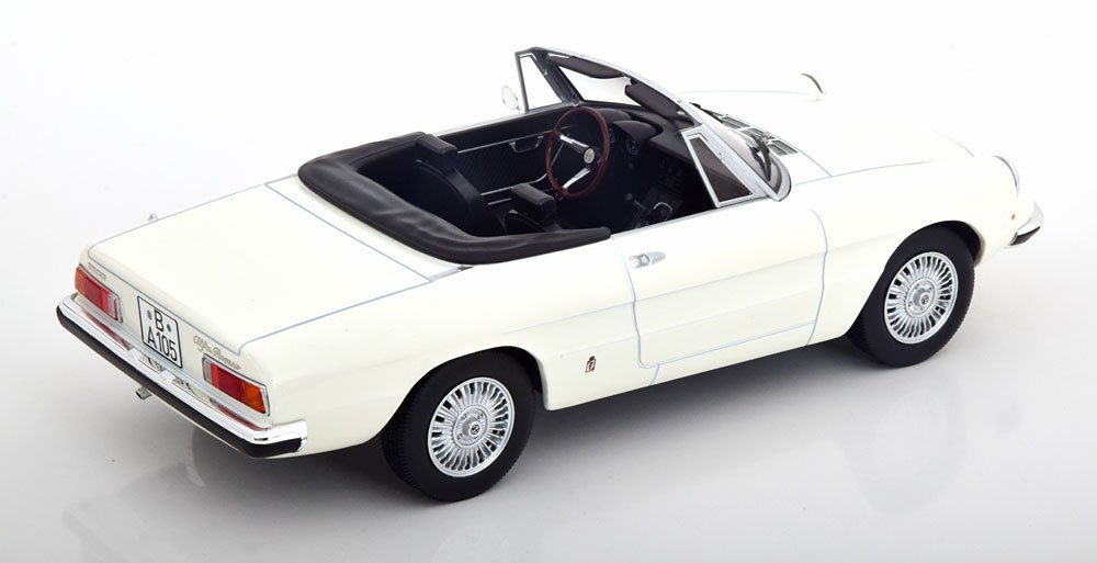 ダイキャスト 1/18 ALFA ROMEO SPIDER 1/18 Norev アルファロメオ 2000