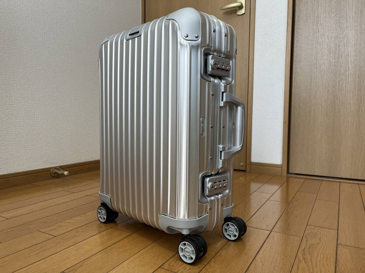RIMOWA シルバー 4輪キャリーケース26L