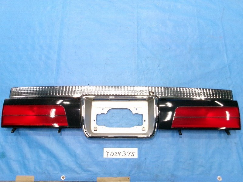 トヨタ 純正 ☆100系ハイエース 最終型 リアガーニッシュ フィニッシャー 傷や汚れあり】RZH100 100系ハイエース 最終型 リアガーニッシュ