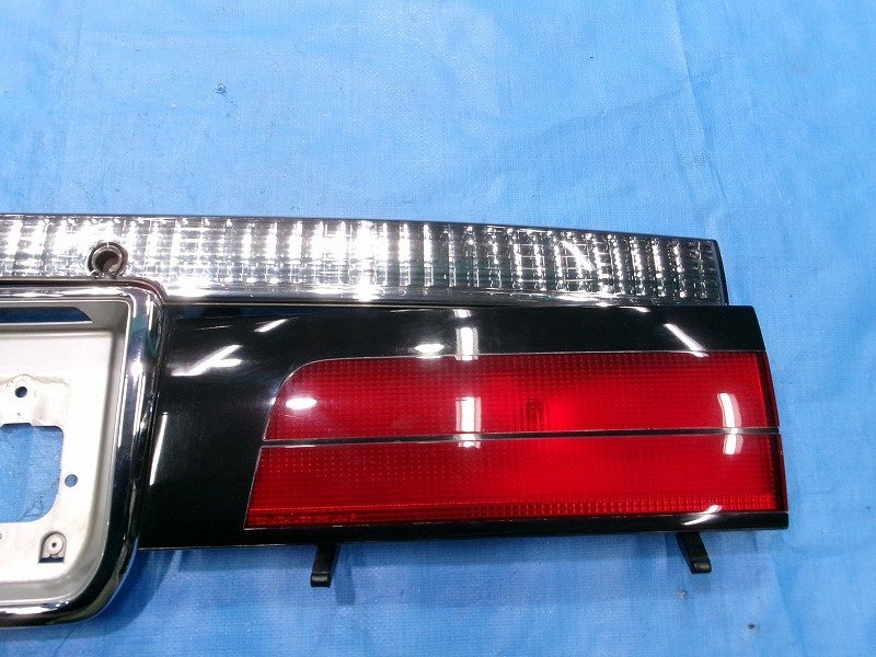 トヨタ 純正 ☆100系ハイエース 最終型 リアガーニッシュ フィニッシャー 傷や汚れあり】RZH100 100系ハイエース 最終型 リアガーニッシュ