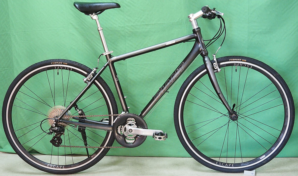 GIANT ESCAPE R3 700C アルミ 24速 500mm緑色クロス GIANT ESCAPE R3 700C アルミ 24速 500mm 緑クロス