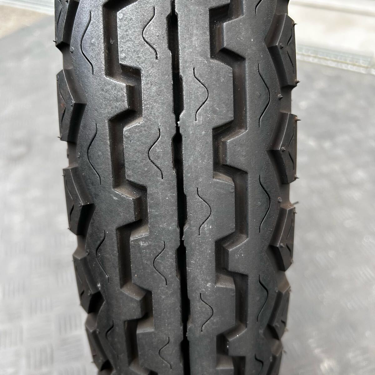新品！！ダンロップTT100GP!!今ならチューブ、リムバンド付き！ 新品！！ダンロップTT100GP!!今ならチューブ、リムバンド付き