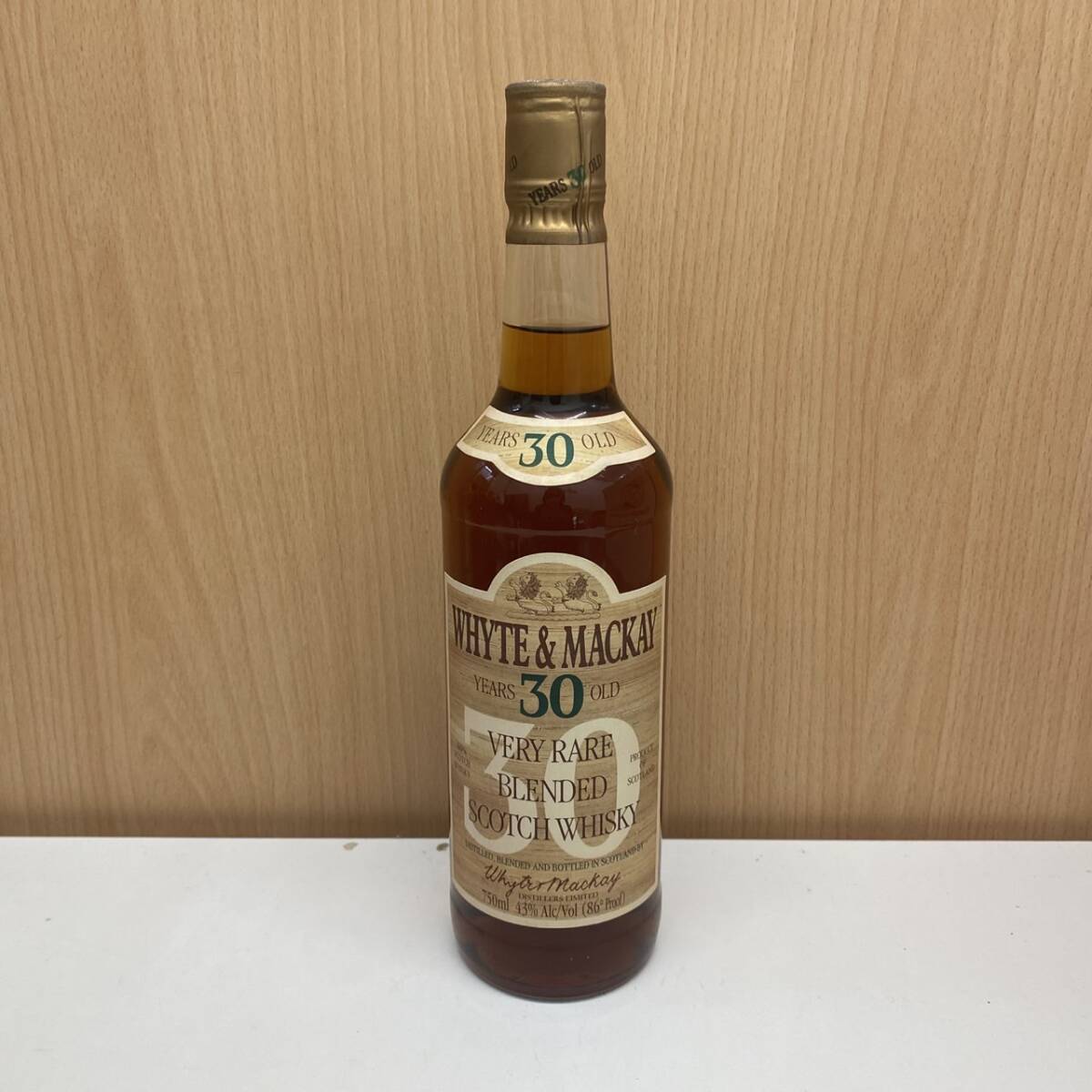 ホワイトマッカイ　レアオールド　18年 楽天市場】【レトロ】ホワイト&マッカイ18年 角瓶 43度 750ml