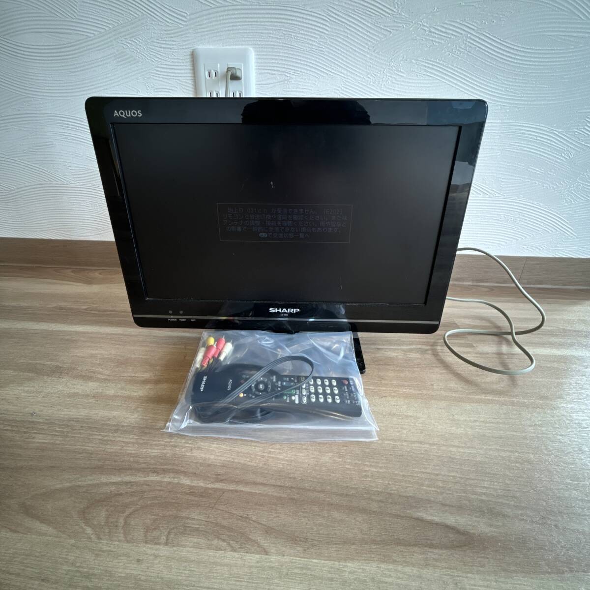 7-296] SHARP 液晶カラーテレビ LC32V5 2011年製 リモコン付の落札情報