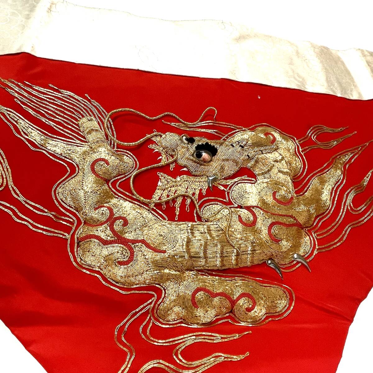 打敷 高級手刺繍金綴 盛上刺繍一匹龍 大迫力♪幅89cm 垂れ53cm 仏具・仏像・仏教美術 箱古み 古布リメイクの1番目の画像