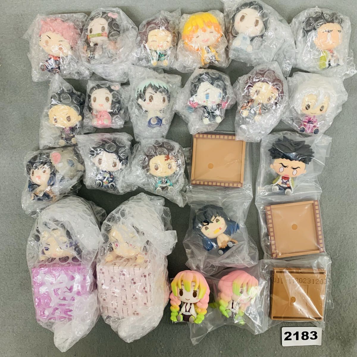 新品】《送料無料》◇鬼滅の刃◇缶バッジ【竈門炭治郎、竈門禰豆子 