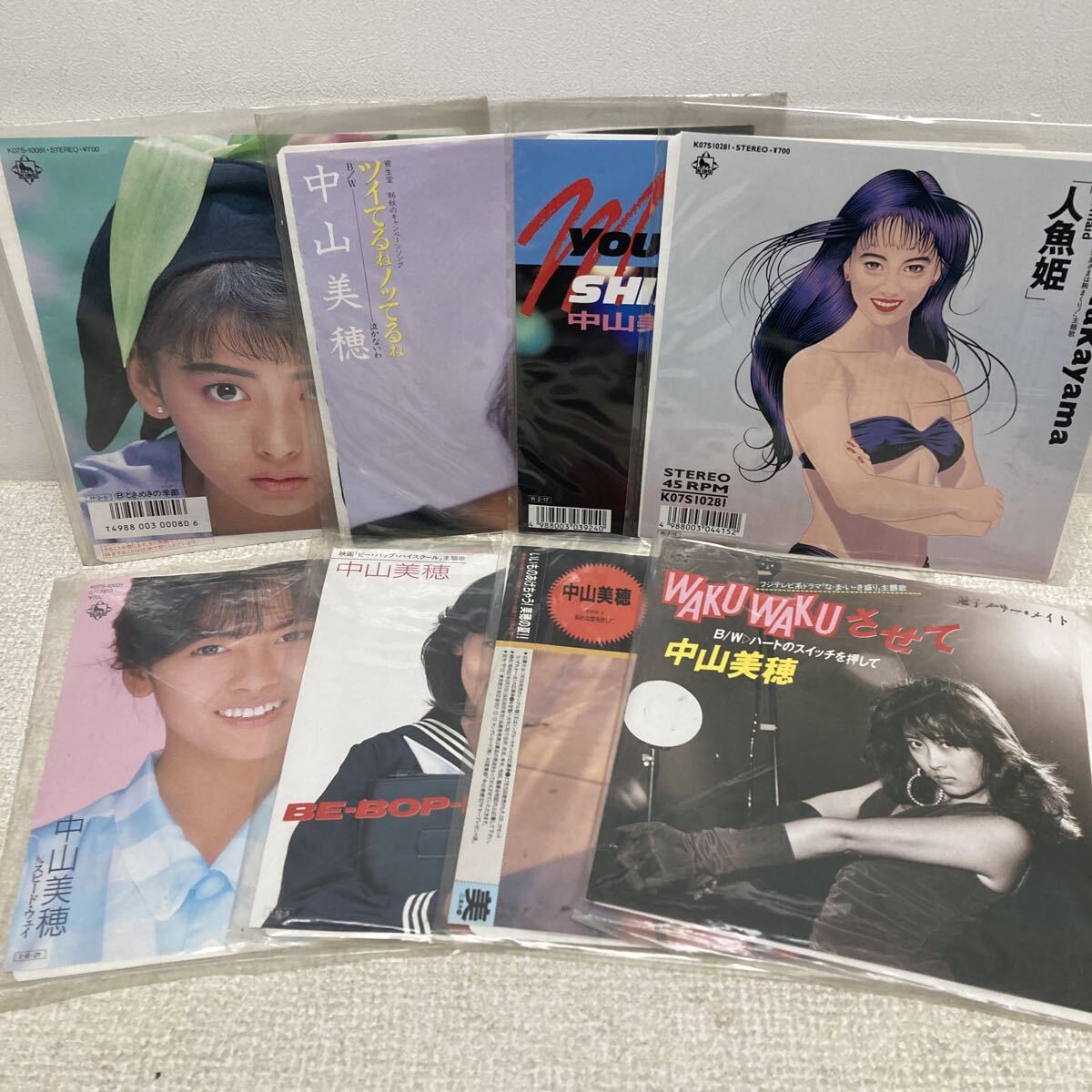 新品】中山美穂CDシングル「色・ホワイトブレンド」廃盤アイドルの落札