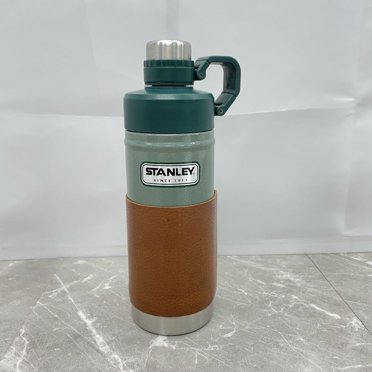 新品】スタンレー 水筒 0.75L クラシック真空ボトル ネイビー STANLEY