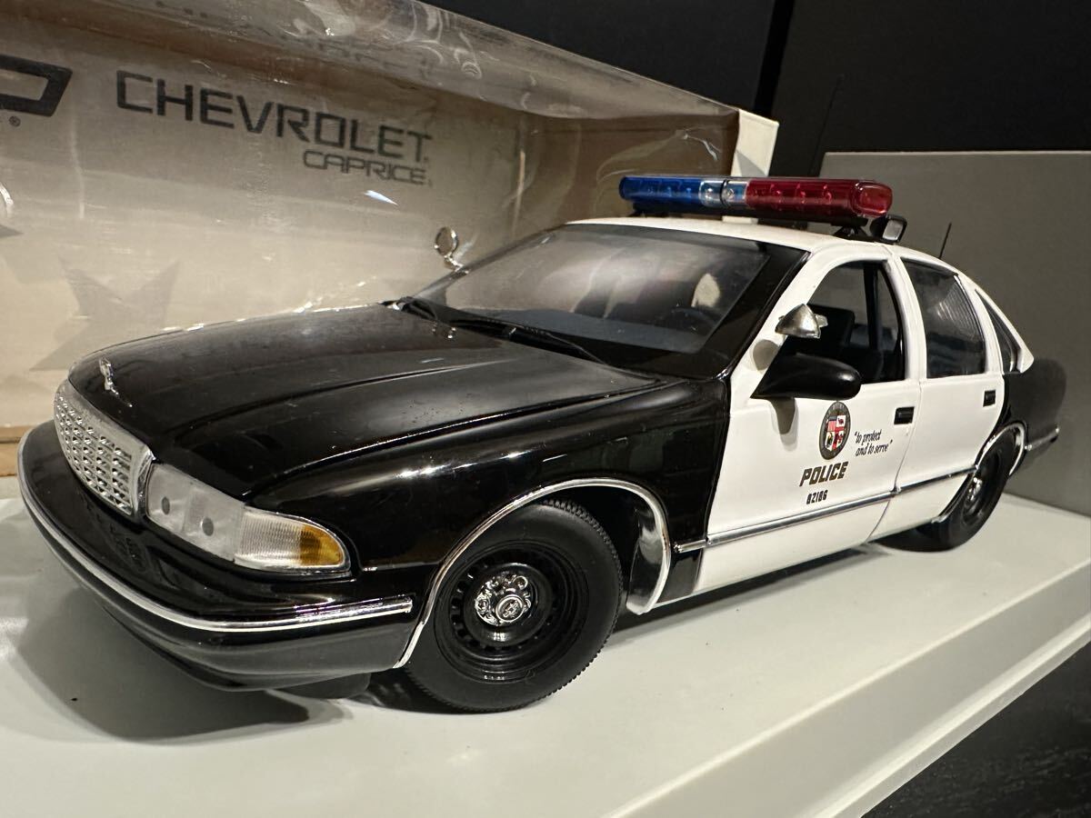 UT model シボレー カプリス 1/18 NYPD ニューヨーク & LAPD