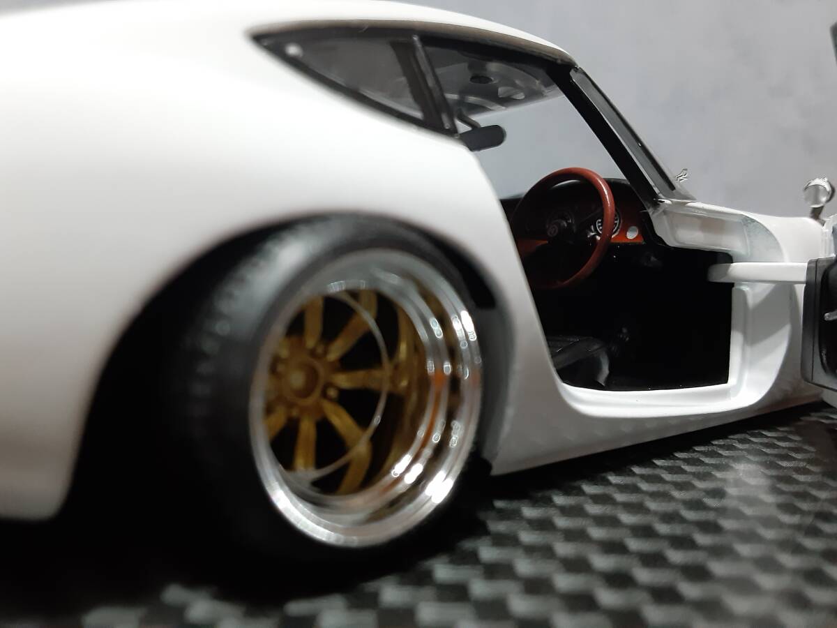 新品】triple9 ローダウンカスタム 1/18 トヨタ 2000GT ホワイト の