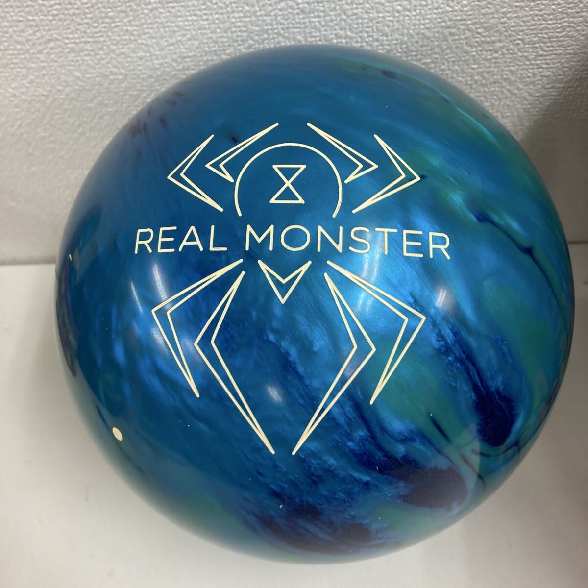 新品】新品 ハンマー ボウリングボール ブラックウィドー Black Widow
