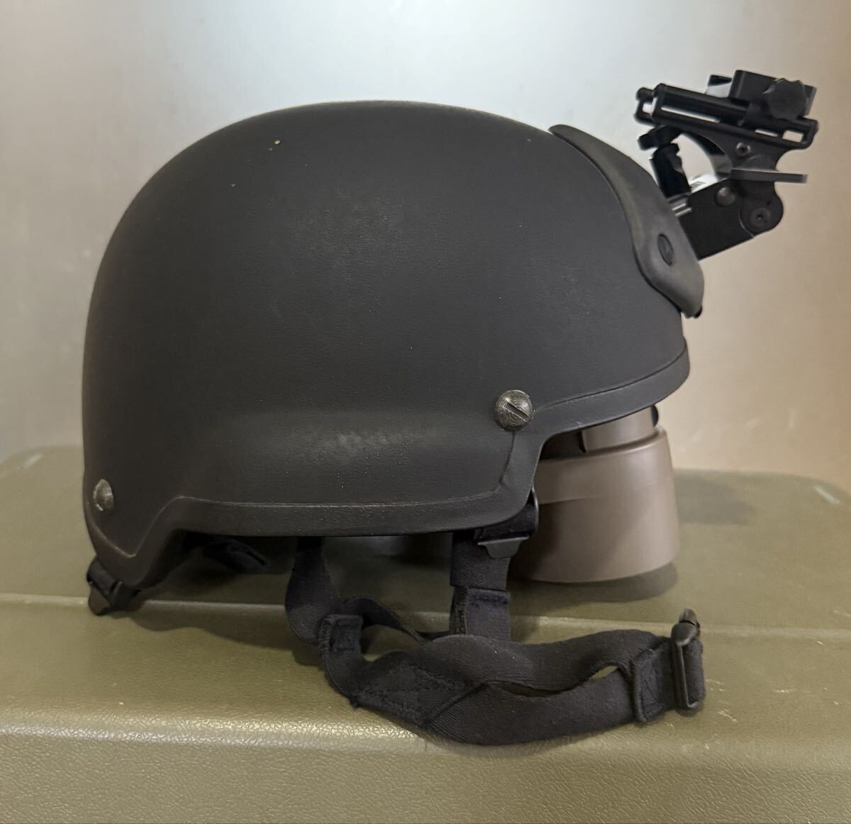 実物 MICH2000 ヘルメット NVGマウント付 team windy ops core M4 pvs