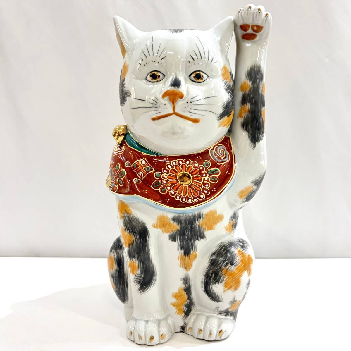 昭和30年位の九谷焼素地の巨大 招き猫 昭和30年位の九谷焼素地の巨大 招き猫 昭和30年位の九谷焼素地の巨大
