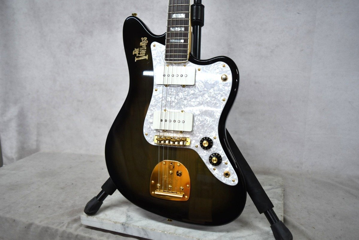 Mosrite Avengerの初期ロット（ファーストマン製造 Avengerロゴ