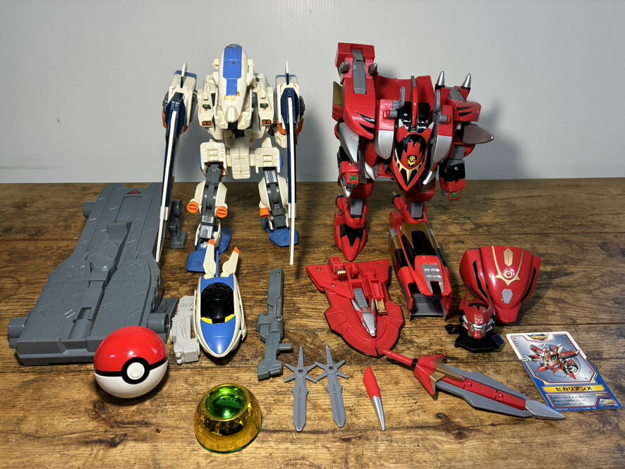 TOMY トミー 超特急ヒカリアン 008 E2ジェット JHR/変形ロボット