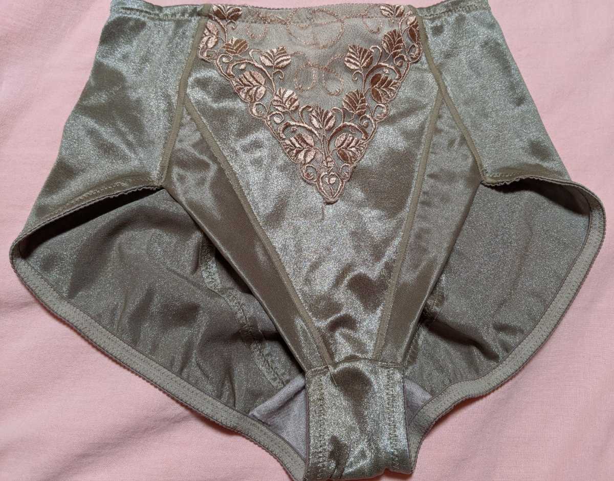 熟女・ガードル ☆補正下着☆1枚でOK♪光沢感つるつる直履き立体縫製ショートガードル♪お腹パワーネット☆1枚履きタイプ・熟女クローゼット整理品・難ありの落札情報詳細  - Yahoo!オークション落札価格検索 オークフリー