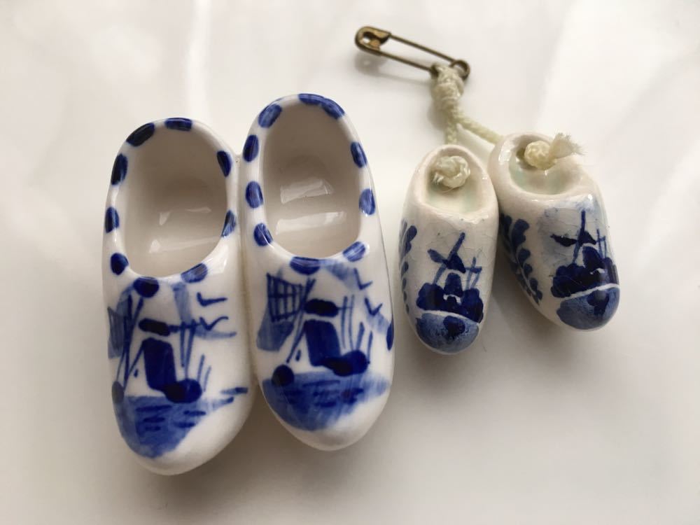 アンティーク 陶器 小さな靴のブローチ セット 焼き物 アクセサリー 装飾品 ヴィンテージ インテリア小物にも F の落札情報詳細 ヤフオク落札価格情報 オークフリー スマートフォン版