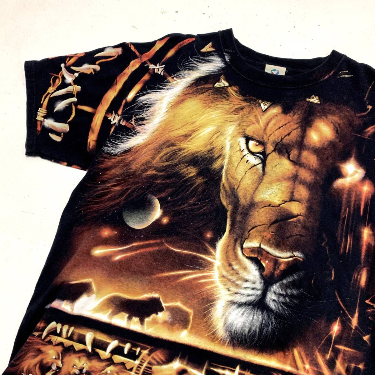 Liquid Blue ライオン Tシャツ 総柄 黒 リキッドブルー アメリカ古着 01年 アニマル 動物 ドリームキャッチャー インディアン の落札情報詳細 ヤフオク落札価格情報 オークフリー