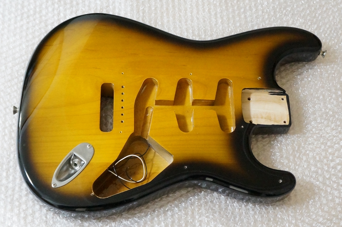 Fender Japan ストラト ボディ アルダー 2TS サンバースト ST57TX