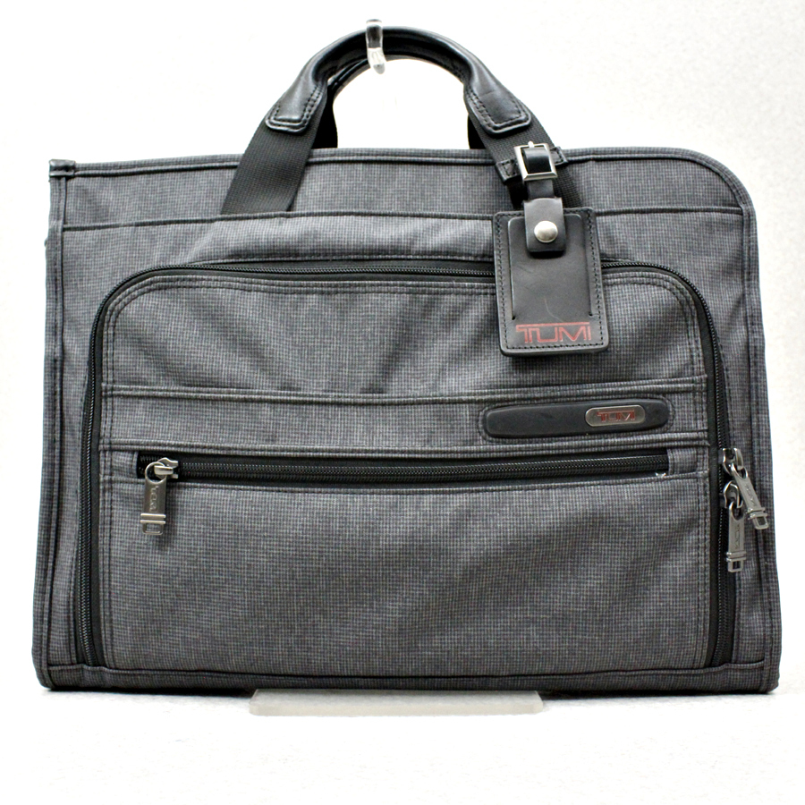 美品 TUMI トゥミ ショルダーバッグ ナイロン 斜め掛け グレー ポシェット 美品//TUMI トゥミ ナイロン グレー×ブラック 斜めがけ