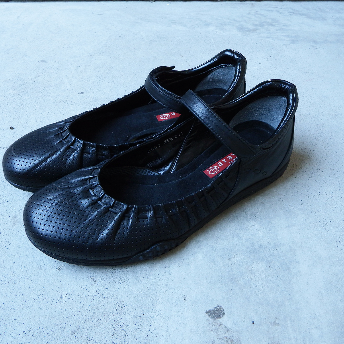 美品 アラヴォン バイ ニューバランス aravon by new balance レザー