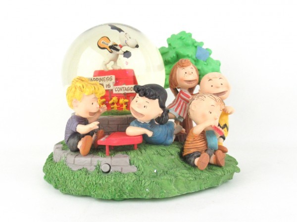 中古 Hallmark ピーナッツ スヌーピー スノードーム 14限定版 ミュージカルウォーターグローブ スノーグローブ 外箱付き 1028 030 の落札情報詳細 ヤフオク落札価格情報 オークフリー スマートフォン版