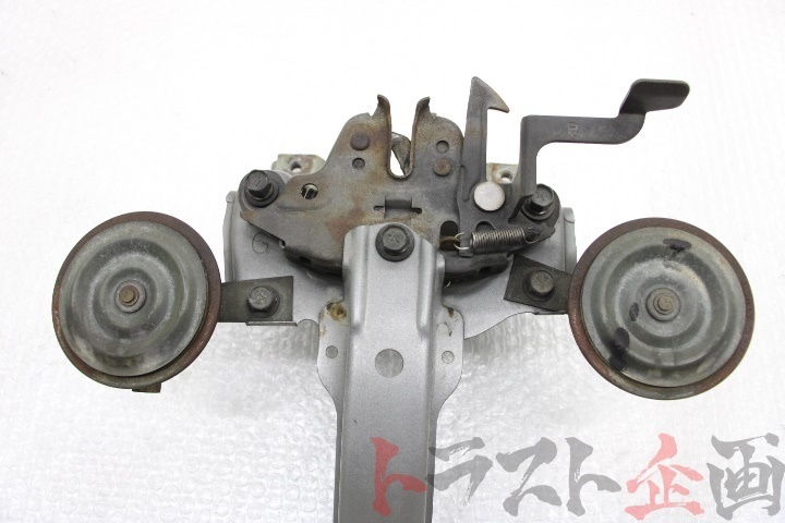 5457102 ボンネットキャッチ スカイライン GT-R V-spec BCNR33 前期