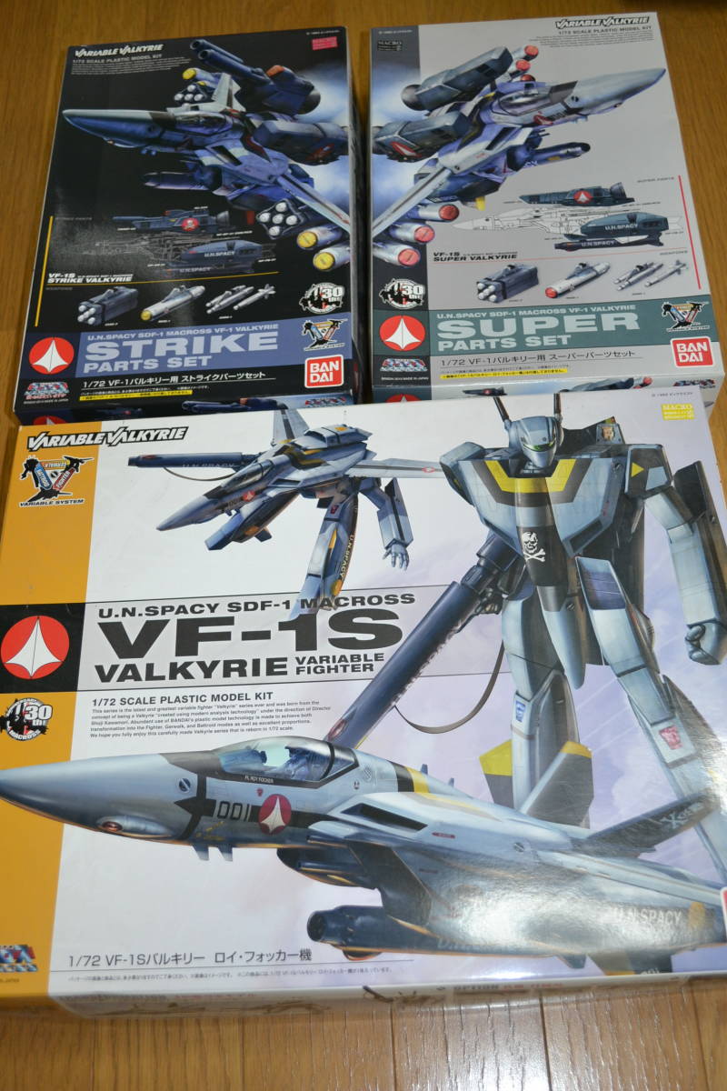 1/72 VF-1Sバルキリー ロイ・フォッカー機 + ストライクパーツセット 1/72 VF-1S バルキリー ロイ・フォッカー機│株式会社BANDAI