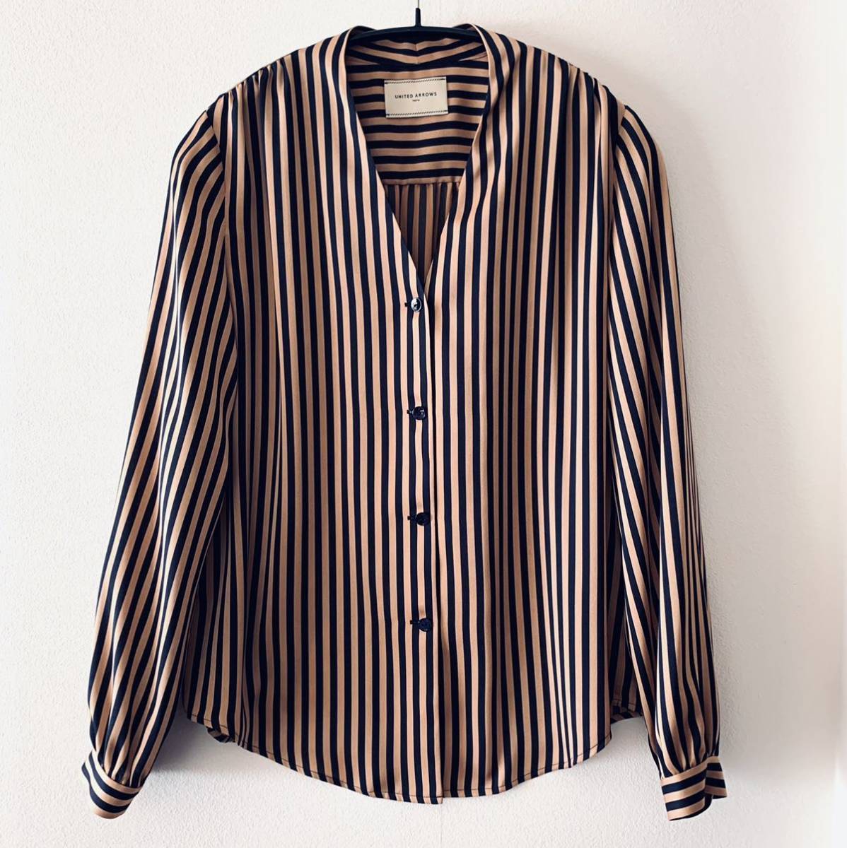 美品 UNITED ARROWS UBCB ロンドンストライプ ボウタイブラウス UNITED ARROWS（ユナイテッドアローズ）の「UBCB ロンドン