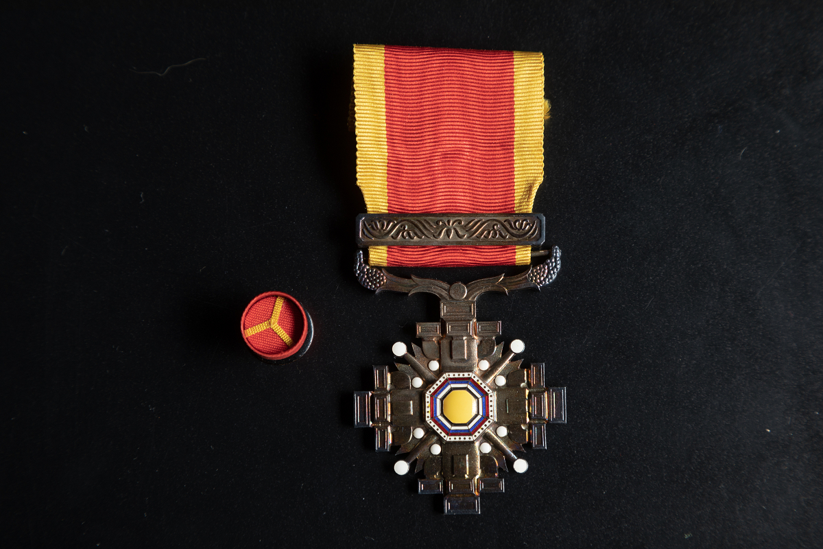 激レア未使用！部落解放同盟員の章バッジ/入手困難：勲章 徽章 希少 七宝