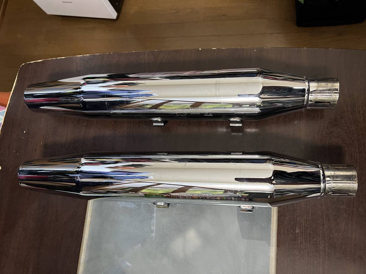 スポーツスター 04〜 XL 純正マフラー 64737-09 / J09-009 ほぼ スポーツスター 04〜 XL 純正マフラー 64737-09 / J09-009 ほぼ