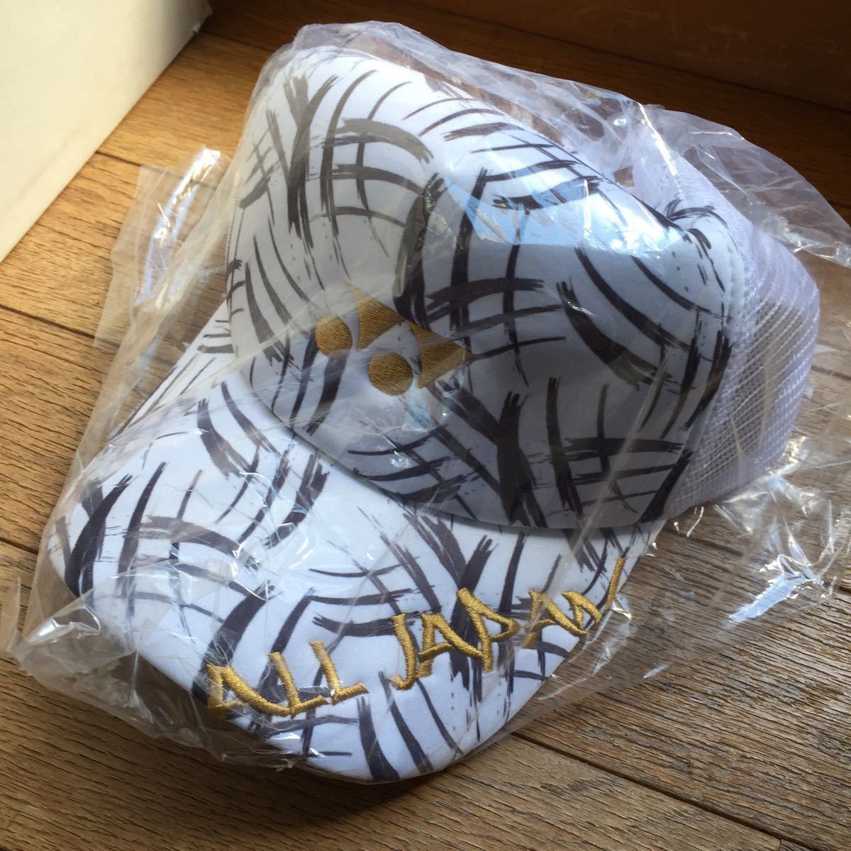 ヨネックス キャップ オールジャパン大会限定2023 黒金.白金 新品2個セット ヨネックス キャップ オールジャパン大会限定2023 黒金.白金 新品2個